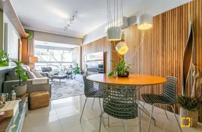 Apartamento porteira fechada 2 dts, condomínio clube completo pé na areia, acesso exclusivo à praia!