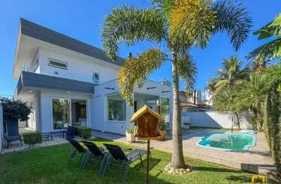 Casa mobiliada - 4 dormitórios - 3 suítes - pátio com piscina - jurerê internacional - florianópolis