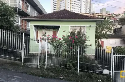 Casa alvenaria à venda no bairro capoeiras em florianópolis sc.
