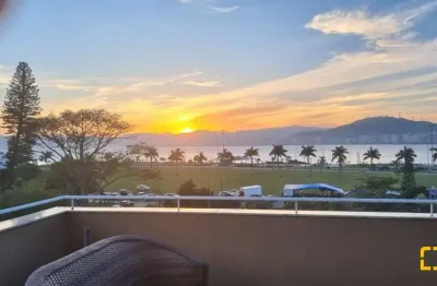 Linda vista para a Beira-mar em uma cobertura a venda com 3 dormitos (2 suites), jacuzzi e 2 vagas!