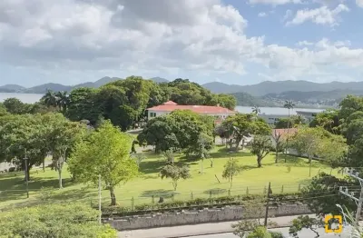 Apartamento à venda na Agronômica - Florianópolis, com vista mar e excelente localização