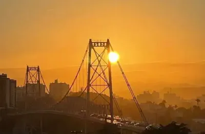 Apartamento em frente às pontes, com o melhor pôr do sol da Ilha