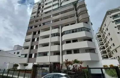 Apartamento á venda no Balneário com 3 quartos, sacadão e garagem.