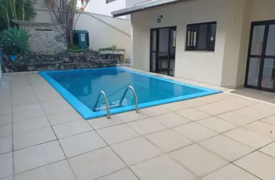 Casa em condomínio fechado com 4 quartos à venda na alameda tubarão, alphaville, santana de parnaíba, 250 m2 por r$ 2.850.000