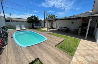 Casa com dois quartos, na faixa do mar, com piscina e quintal em Canoas, devidamente documentada.