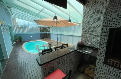 Sobrado mobiliado contendo 3 quartos(1 suite) a 3 quadras do mar