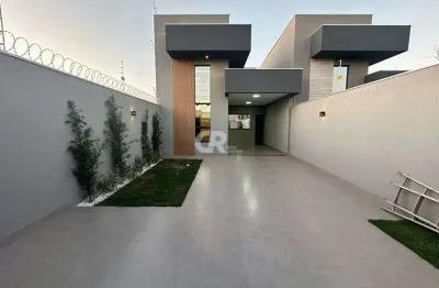 Casa com acabamento alto padrão,piscina aos fundos, área gourmet,131m2 área útil