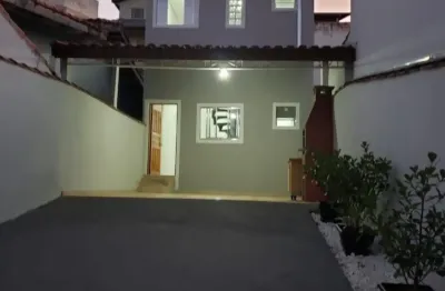 Sobrado com 3 dormitórios com 125m² em condomínio fechado na zona leste de sjc