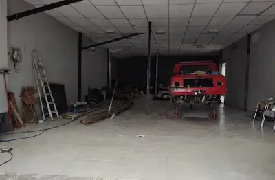 324m² terreno, 250m² -área construida, 117m² vão livre