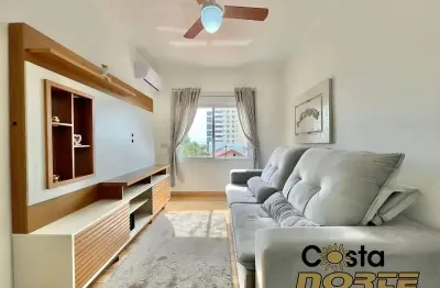 Apartamento mobiliado em avenida no centro de tramandaí