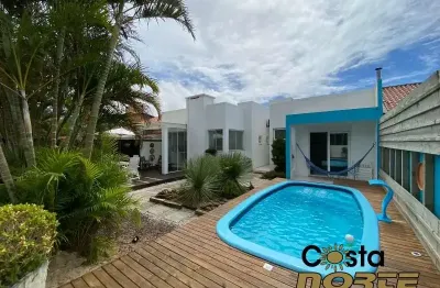 Casa mobiliada e com piscina próximo do mar em nova tramandaí