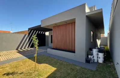 Casa com 3 qtos sendo 01 suíte com sistema de segurança luxo e amplitude