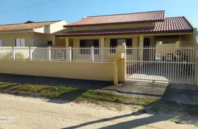 Ótima casa com piscina e próxima do mar,para locação pôr diária em itapoásc