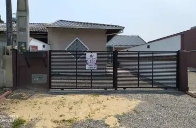 Casa com piscina para locação pôr diária, no balneário mariluz/ itapoá-sc