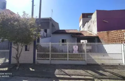 Casa no centro e próxima do mar, para locação pôr diária, em itapoá-sc