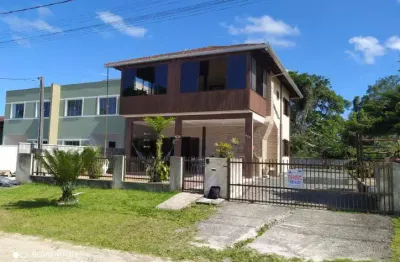 Sobrado com piscina e ampla área de lazer,para locação pôr diária em itapoá