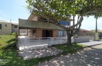 Ótimo sobrado de frente para o mar para locação de temporada, em itapoá-sc