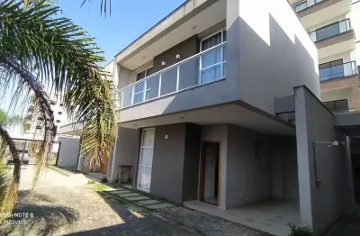 Magnífico triplex no condomínio ilha de capri,a venda no baln.rainha do mar