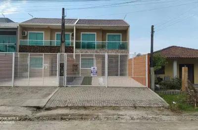 Belíssimo sobrado com piscina, para locação pôr diária, em itapoá sc