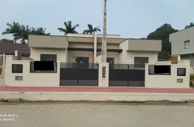 Belíssima casa nova com piscina, a venda no balneário estrelas - itapoá-sc