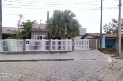 Magnífica casa com piscina, a venda no balneário brasília - itapoá sc