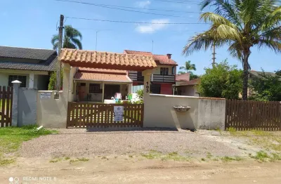 Ótima casa com piscina, para locação por temporada, em itapoá-sc