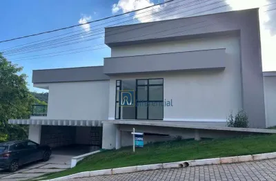 Casa com 03 suítes e muita privacidade dentro de condomínio fechado por 2.200.000,00