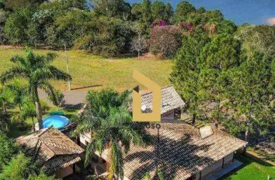 Casa de campo em condomínio fechado | 330m² | 4 dormitórios | 2 suítes | 6 vagas | Piscina | Spa | Morro Grande da Boa Vista | Bragança Paulista/SP
