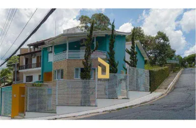 Sobrado à venda em rua fechada |  370 m² | 5 dormitórios | 4 suítes | 5 vagas | Vila Irmãos Arnoni - São Paulo/SP