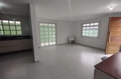 Casa com 3 quartos para alugar na Rua David Geronasso, 731, Boa Vista, Curitiba