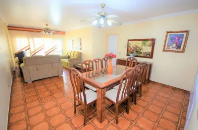 Guarujá pitangueiras, 2 sacadas, calçadão, 3 dts(1 suíte)+ dep de empregada, churrasqueira no prédio.