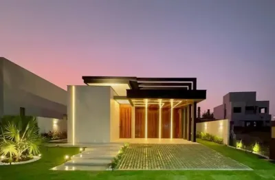 Casa térrea 240m², piscina privativa, automação, 3 suítes