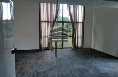 Conjunto comercial de escritório bem conservado, com 196 m²