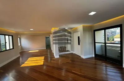 Apartamento REFORMADO na Vila Olímpia com160m², sendo 3 suítes e 3 vagas.