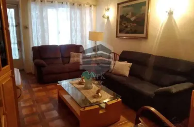 Sobrado na V. Monumento: nível da rua e superior: 2 dorms., sendo 1 ste., parte inferior 1 dorm.,