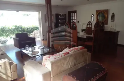 Sobrado a venda com 495m² e 5 suítes localizado na Chacara Klabin.