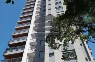 2 quartos, sendo 2 suítes, e 2 banheiros no total. Este imóvel está bem equipado, é ideal para quem