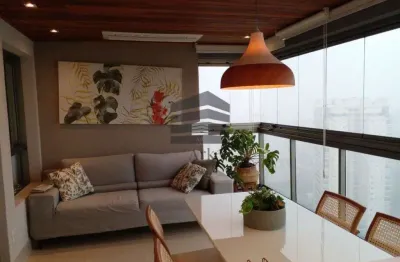 3 dormitórios 1 Suíte ao lado do da Estação de metrô 2 vagas de garagem.