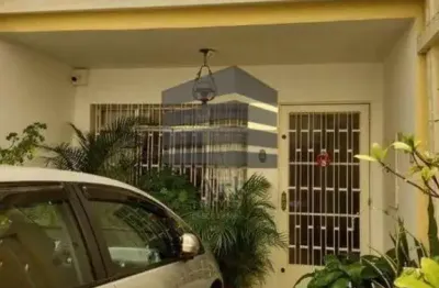 Casa com 3 Quartos e 3 banheiros à Venda, 108 m² - Próximo ao metrô praça da Arvore - Mirandópolis