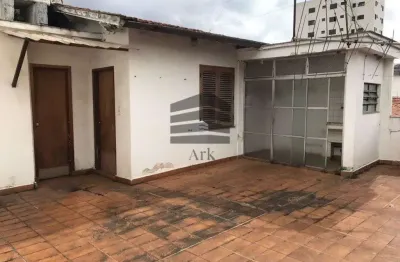 Casa térrea 3 dormitórios Mirandópolis -270,5 metros de terreno 600 metros do Me