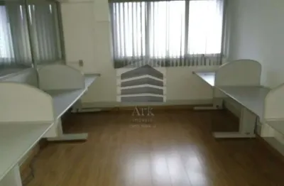 Sala comercial para locação com 107 m2 reformada e mobiliada com recepção e divisórias e 3 banheiros