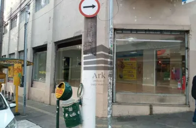 Loja de esquina, entrada de galeria, a uma quadra Largo da Batata e Estação de Metrô Faria Lima