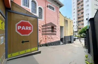 Sobrado comercial, 708,00m², 05 vagas, 18,30m de fachada, a uma quadra Metrô Vila Mariana