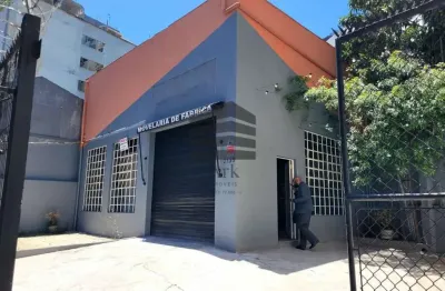 LOJA com ampla ÁREA EXTERNA, frente 15 metros, boa movimentação e a 02 quadras Metrô Vila Mariana