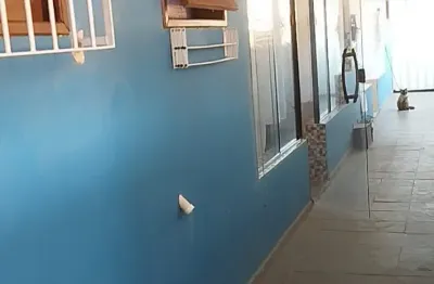 1 quarto, sala , cozinha banheiro, não é lado praia, mais é perto