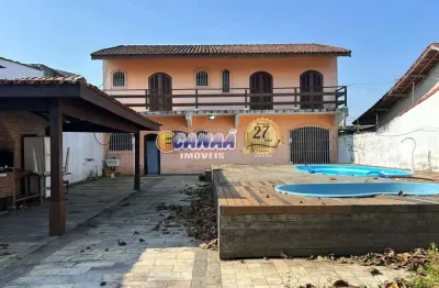 Sobrado à venda em mongaguá- com piscina e amplo quintal!