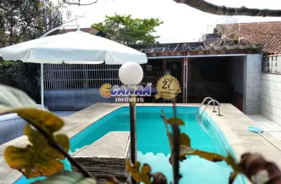 Casa em mongaguá, com piscina, lote inteiro,  - r$ 380 mil