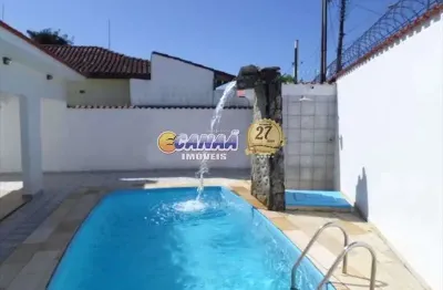 Casa lado praia em mongaguá, lote inteiro com piscina!