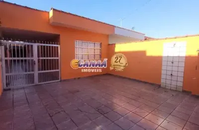 Espaçosa casa lado praia em mongaguá-sp! venha conferir!!