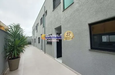 Sobrado à venda em itanhaém - de condomínio e lado praia!!